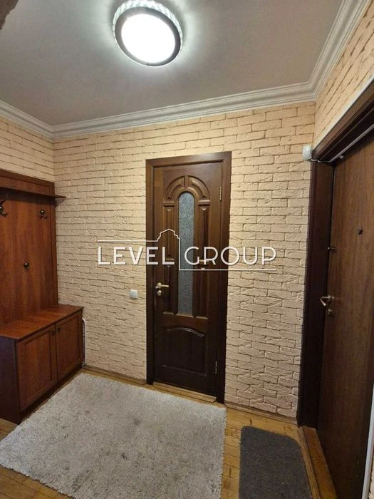 Продаж 3 кімнатної квартири з ремонтом, Подільський, Виногра