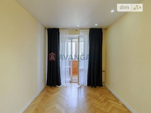 Sale of 3-room apartment 78 sq. m on Hetmana Kyryla Rozumovs street