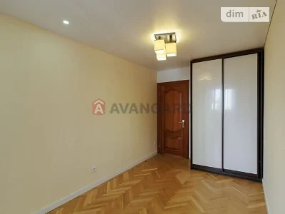 Sale of 3-room apartment 78 sq. m on Hetmana Kyryla Rozumovs street