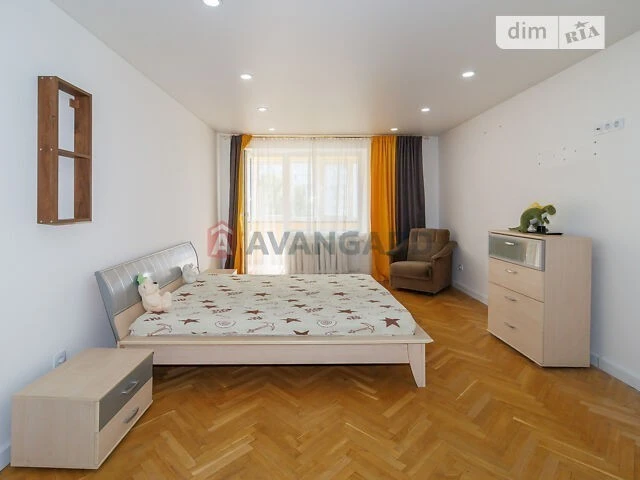 Sale of 3-room apartment 78 sq. m on Hetmana Kyryla Rozumovs street