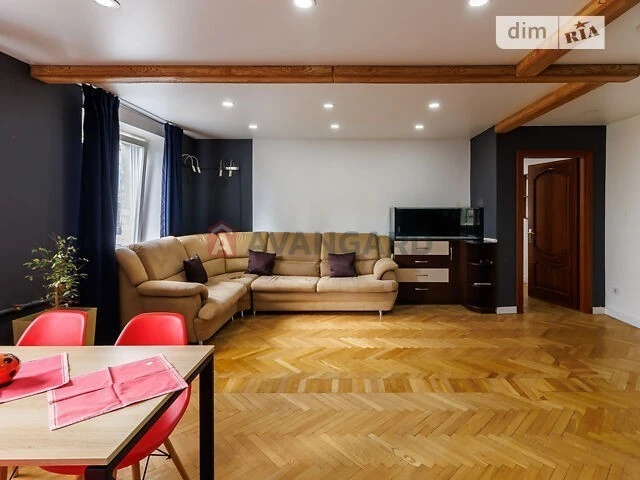 Sale of 3-room apartment 78 sq. m on Hetmana Kyryla Rozumovs street