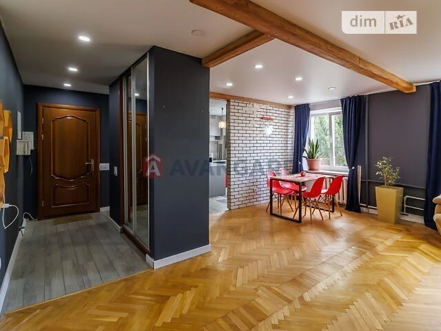 Sale of 3-room apartment 78 sq. m on Hetmana Kyryla Rozumovs street
