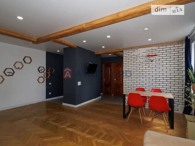Sale of 3-room apartment 78 sq. m on Hetmana Kyryla Rozumovs street