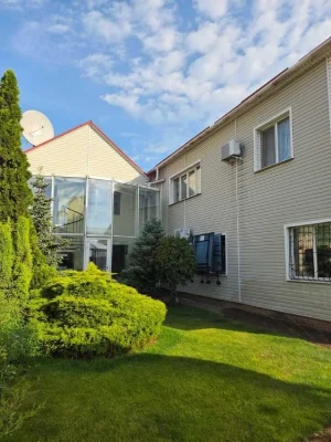 Будинок 256м² з критим басейном, сауною та зимовим садом