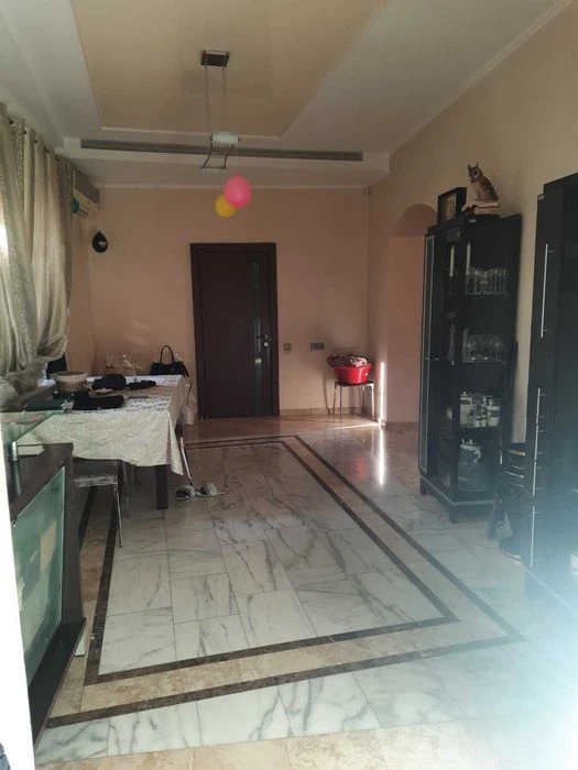 Будинок 256м² з критим басейном, сауною та зимовим садом