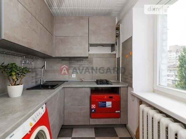 Sale of 3-room apartment 78 sq. m on Hetmana Kyryla Rozumovs street