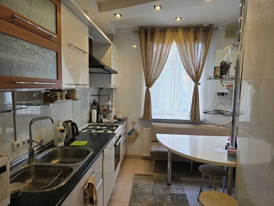 Продаж 3к квартири 85.5 кв. м на вул. Захисників Миколаєва!