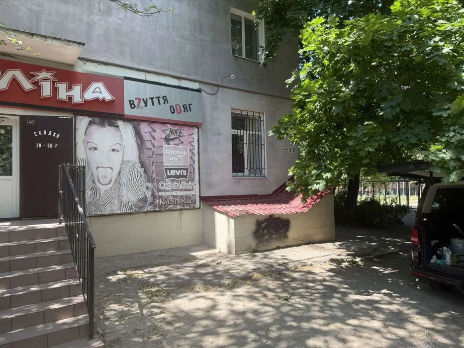 4 кімнатна квартира на Комарова. Окремий вхід.