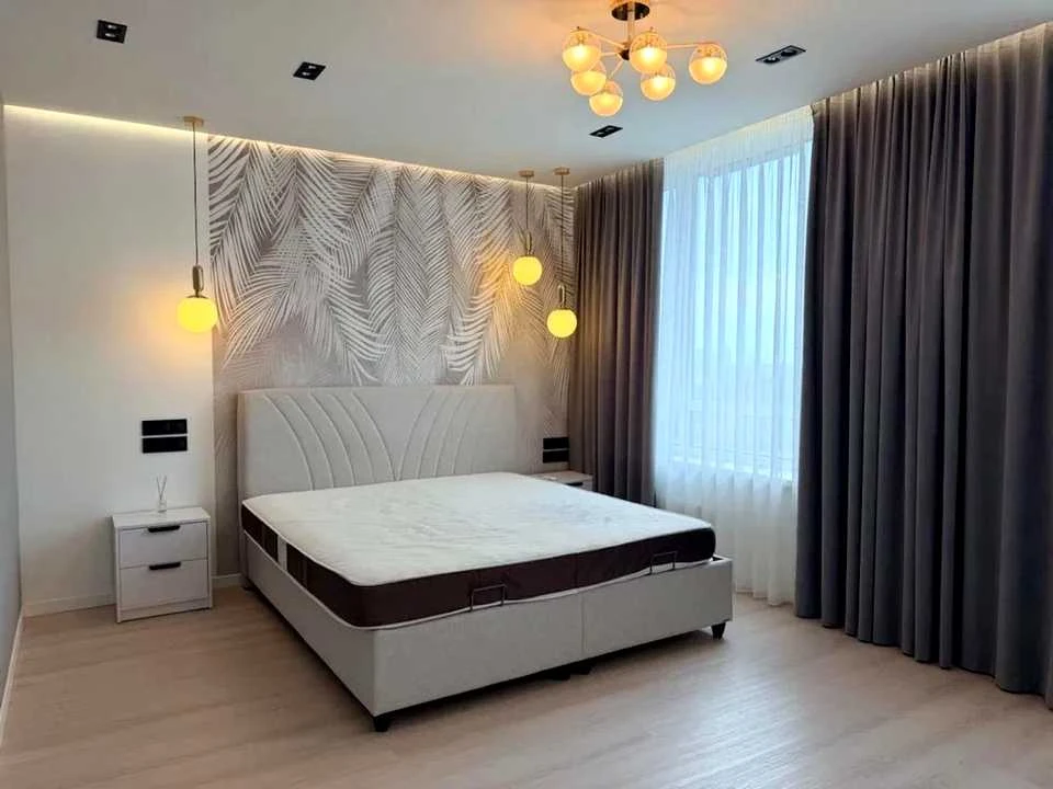Квартира. Київ, Салютна вул., 2к