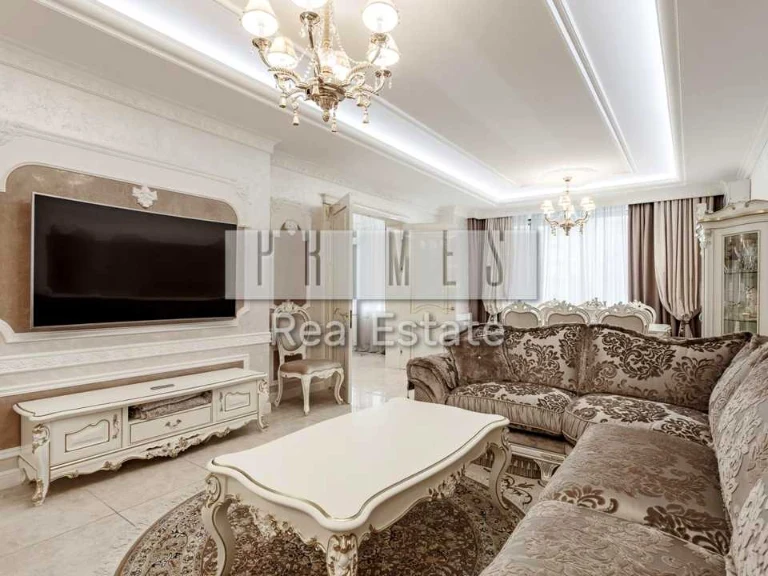 Apartment. Kyiv, Dniprovska Naberezhna St.