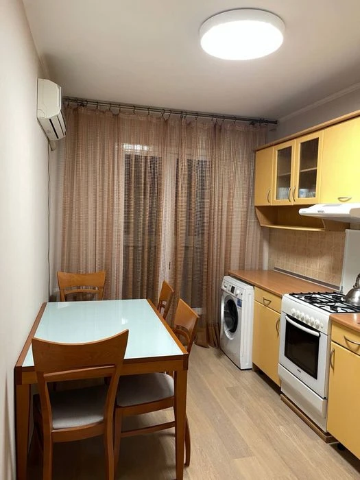 Продам 3-кімнатну квартиру, вул. Глушка, район «Панорами». В