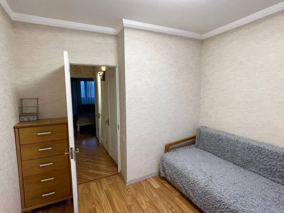 Продам 3-кімнатну квартиру, вул. Глушка, район «Панорами». В
