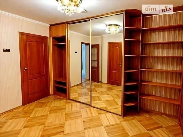 Здам в оренду кімнату на вул. Лабораторна 14 довгостроково •