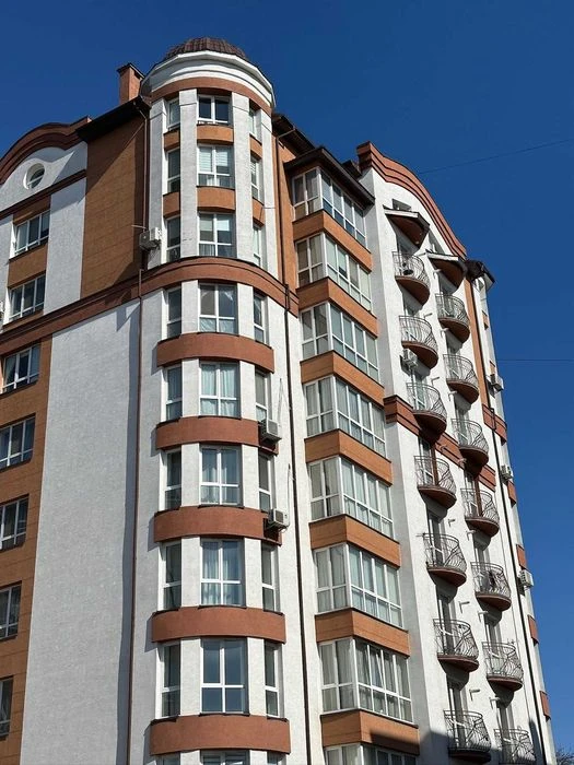 3-кімнатна з чорновим ремонтом, вул.Бандери центральна части