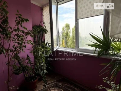Продаж 3к квартири 65 кв. м на вул. Чорних Запорожців 26 • I