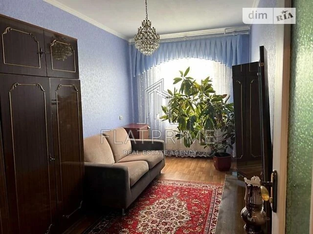 Продаж 3к квартири 65 кв. м на вул. Чорних Запорожців 26 • I