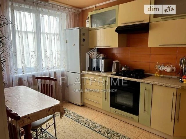 Продаж 3к квартири 65 кв. м на вул. Чорних Запорожців 26 • I