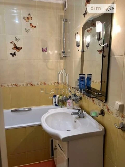 Продаж 3к квартири 65 кв. м на вул. Чорних Запорожців 26 • I