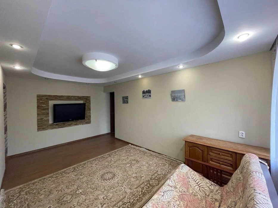 Sale of a three-room apartment in Yakub Kolas building 1-v with a gas stove,