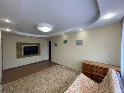 Sale of a three-room apartment in Yakub Kolas building 1-v with a gas stove,