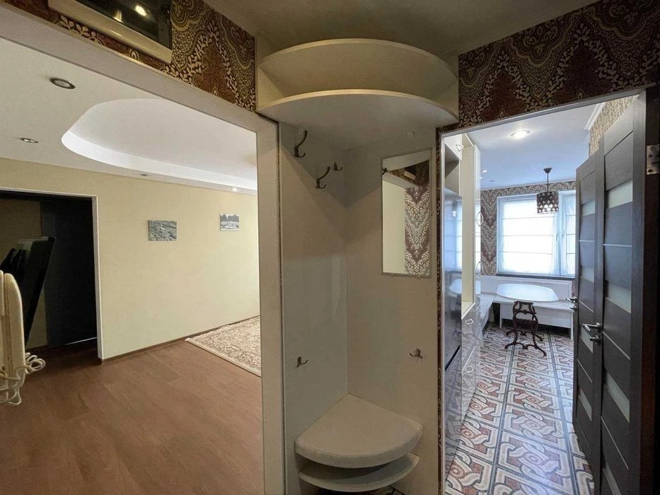 Sale of a three-room apartment in Yakub Kolas building 1-v with a gas stove,