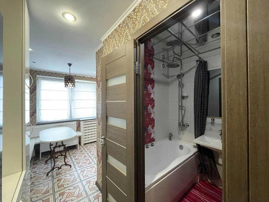 Sale of a three-room apartment in Yakub Kolas building 1-v with a gas stove,
