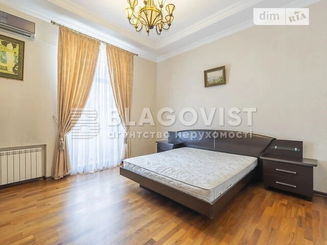 Продаж 4к квартири 126.8 кв. м на вул. Хрещатик 15 • ID 3480