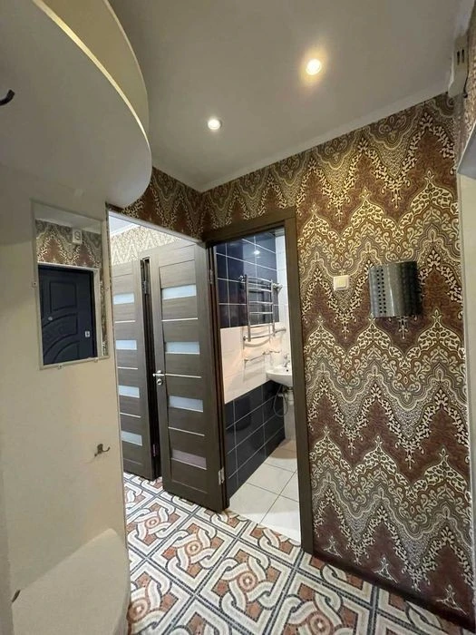 Sale of a three-room apartment in Yakub Kolas building 1-v with a gas stove,