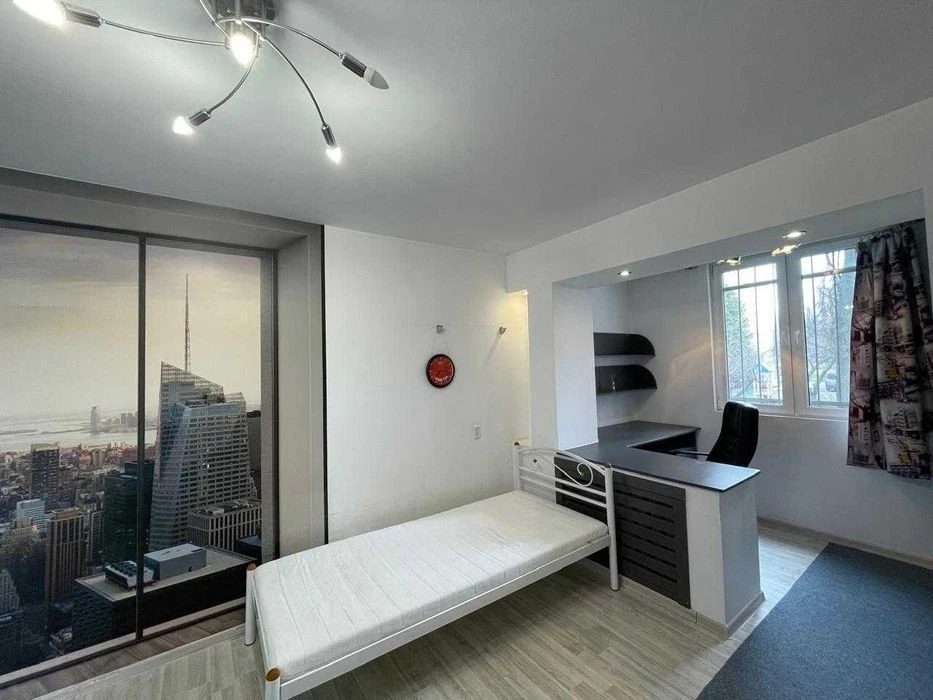 Sale of a three-room apartment in Yakub Kolas building 1-v with a gas stove,