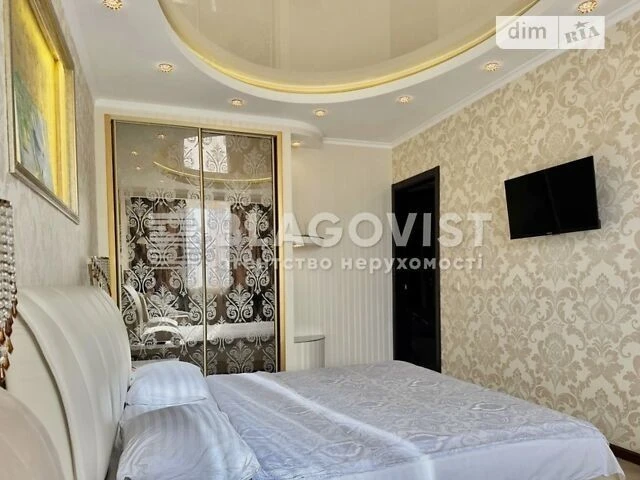 Продаж 1к квартири 67 кв. м на вул. Срібнокільська 12 • ID 3