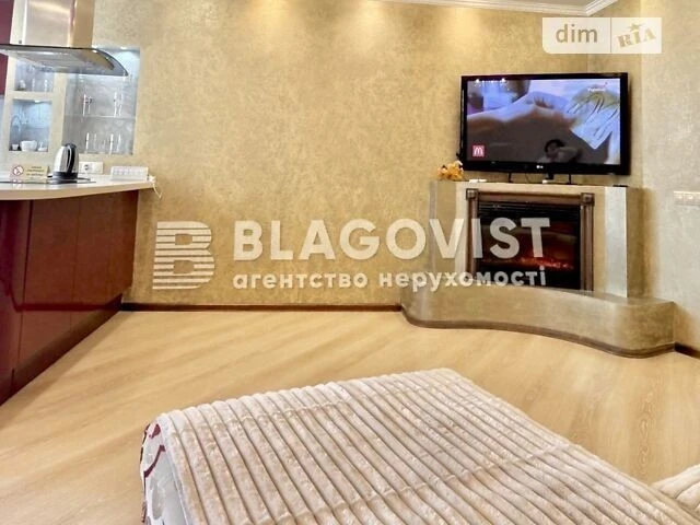 Продаж 1к квартири 67 кв. м на вул. Срібнокільська 12 • ID 3