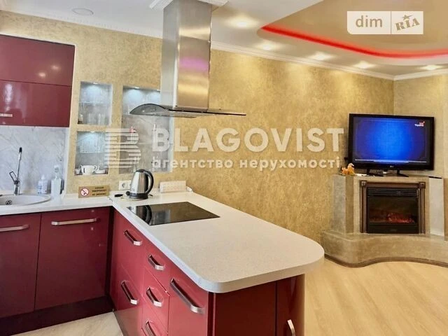 Продаж 1к квартири 67 кв. м на вул. Срібнокільська 12 • ID 3