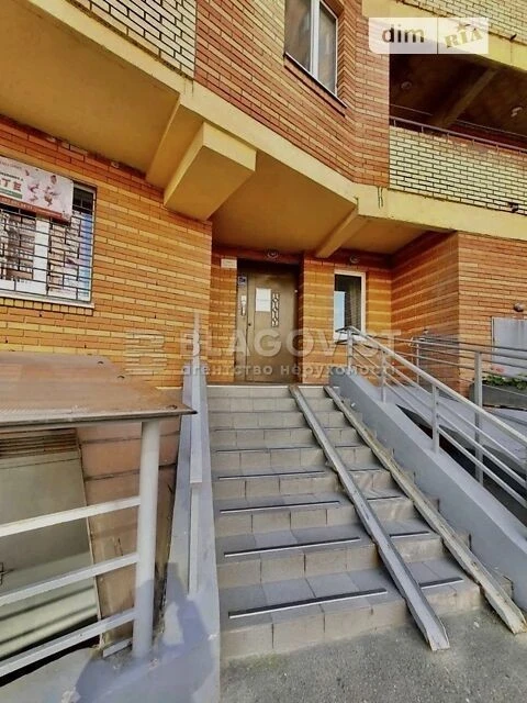 Продаж 1к квартири 67 кв. м на вул. Срібнокільська 12 • ID 3