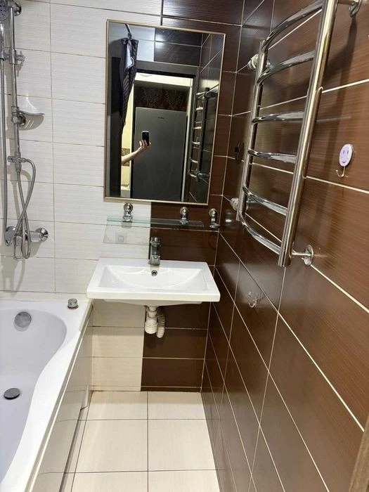 Sale of a three-room apartment in Yakub Kolas building 1-v with a gas stove,