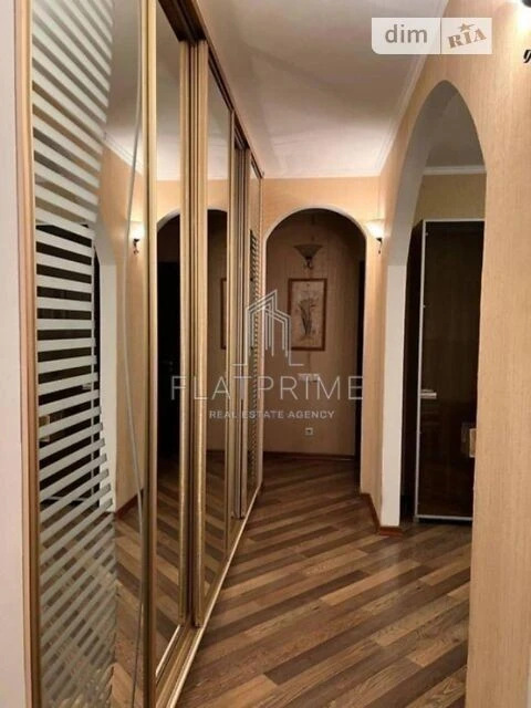 Продаж 3к квартири 68 кв. м на вул. Митрополита Андрія Шепти