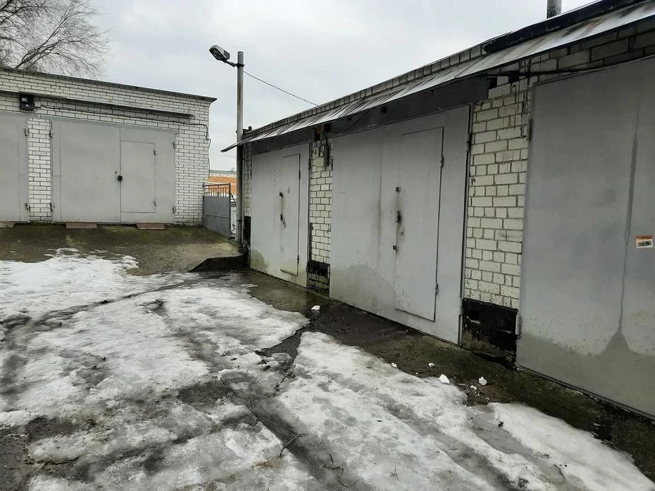 Продам гаражний бокс капітальний по вул. Ушинського-16а, ОК