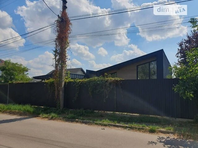 Продаж 1 поверхового будинку з ділянкою на 10 соток, 185 кв.