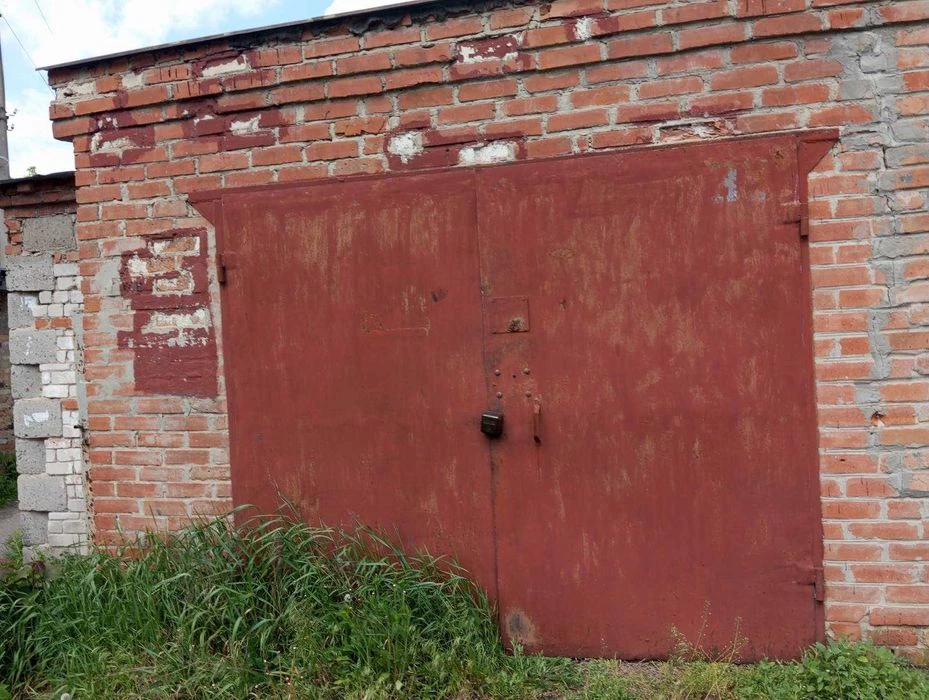 Цегляний гараж по провулку Шевченка в районі ЗБВ