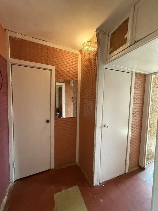 Продам однокімнатну квартру по Захисників Украіни 11б