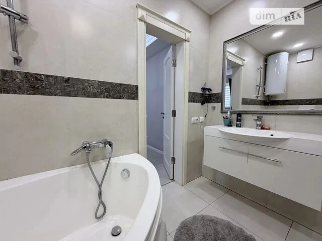 Продаж 3к квартири 81 кв. м на вул. Чавдар Єлизавети 34 • ID