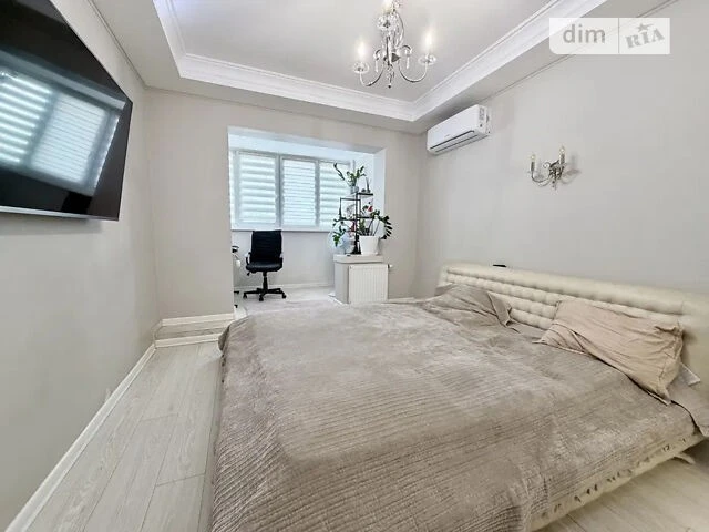 Продаж 3к квартири 81 кв. м на вул. Чавдар Єлизавети 34 • ID