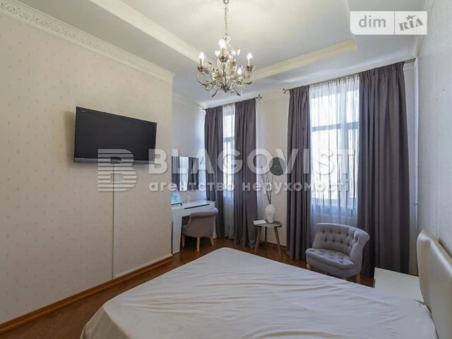 Продаж 3к квартири 130 кв. м на вул. Дмитрівська 66А • ID 34
