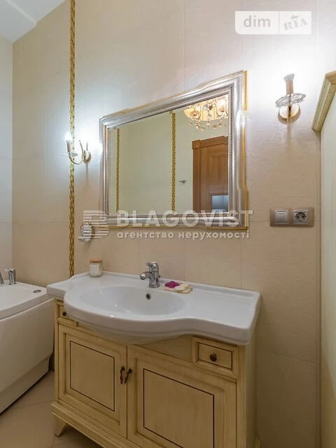 Продаж 3к квартири 130 кв. м на вул. Дмитрівська 66А • ID 34