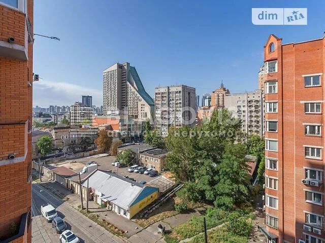 Продаж 3к квартири 130 кв. м на вул. Дмитрівська 66А • ID 34