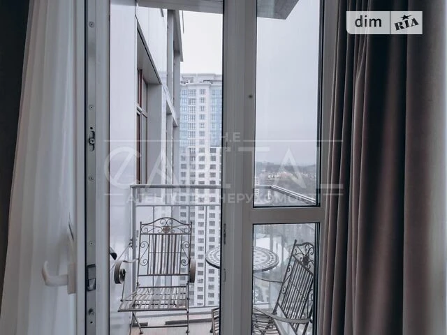 Продаж 4к квартири 190 кв. м на вул. Андрія Верхогляда 1-20А