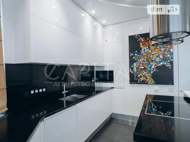 Продаж 4к квартири 190 кв. м на вул. Андрія Верхогляда 1-20А