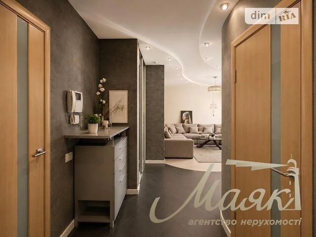 Продаж 2к квартири 59.1 кв. м на вул. Генерала Алмазова 14 •