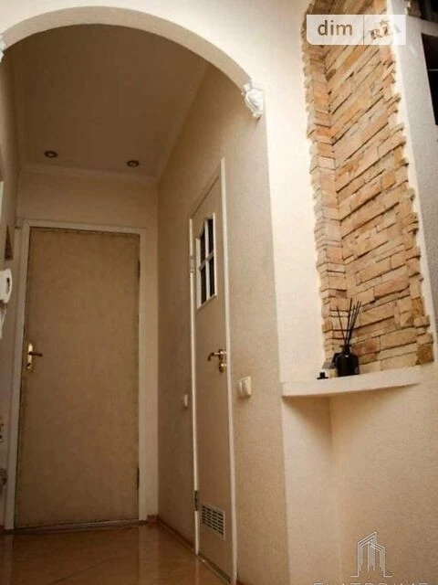 Продаж 1к квартири 43 кв. м на вул. Володимирська 37 • ID 34
