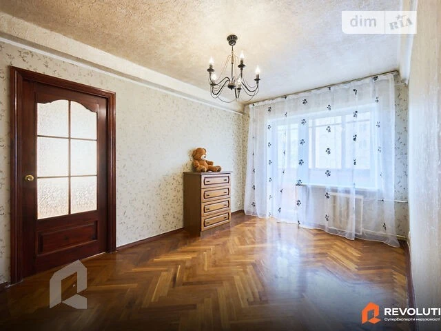 Продаж 2к квартири 42.6 кв. м на вул. Кирилівська 117 • ID 3