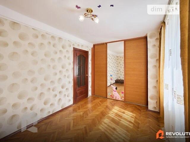 Продаж 2к квартири 42.6 кв. м на вул. Кирилівська 117 • ID 3